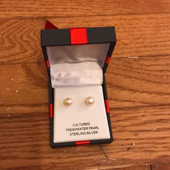 Jewelry - Sale 📖✏️☀️ Freshwater Pearl Sterling Silver Studs